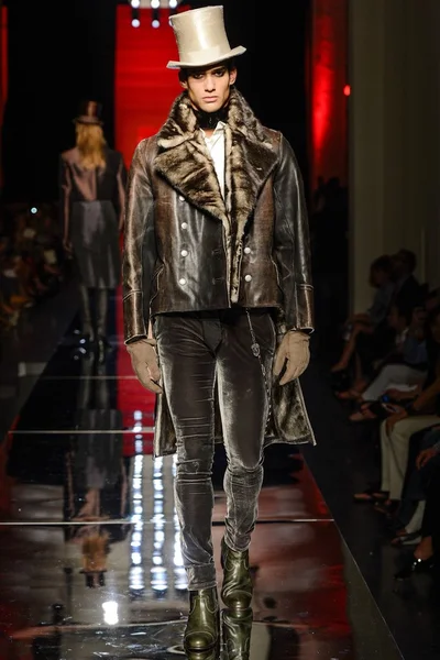 Look 23